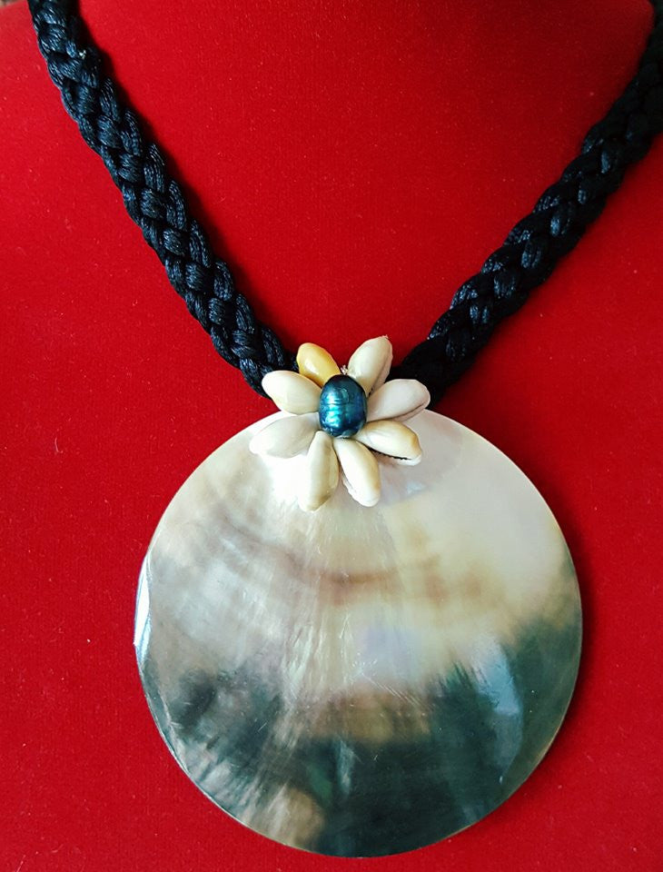 TAHITIAN STYLE MOP NECKLACE