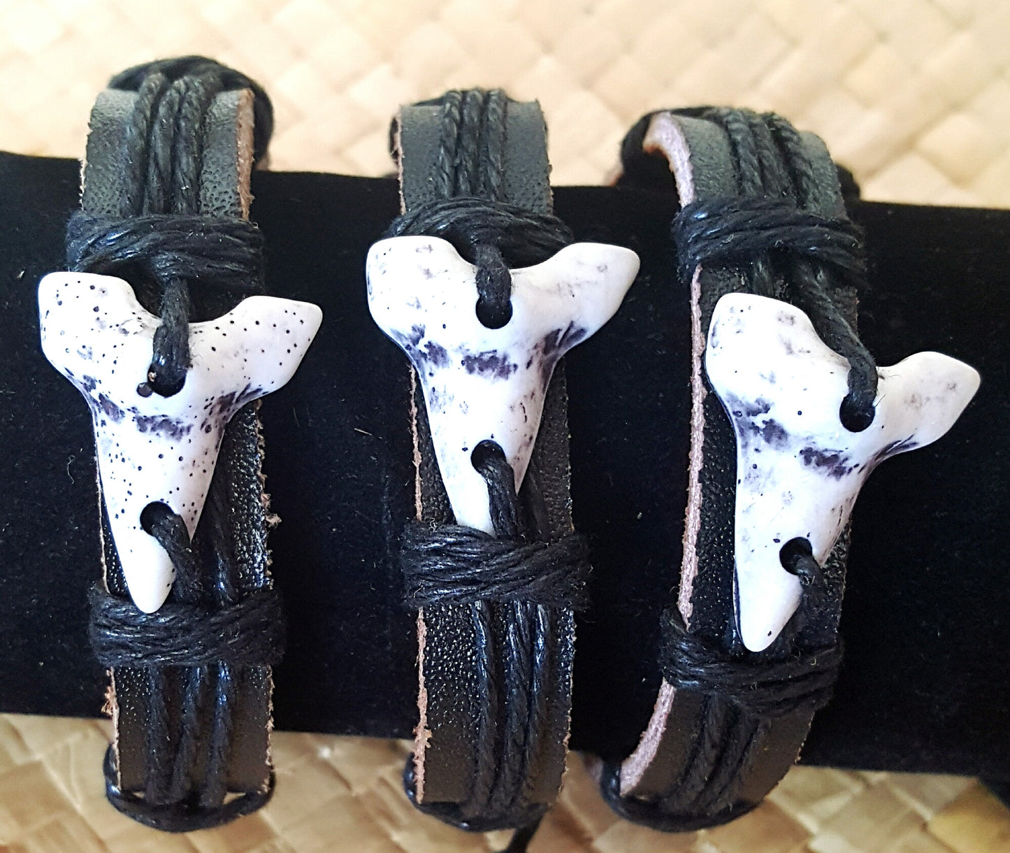 SHARK TOOTH DESIGN LEATHER BRACELET