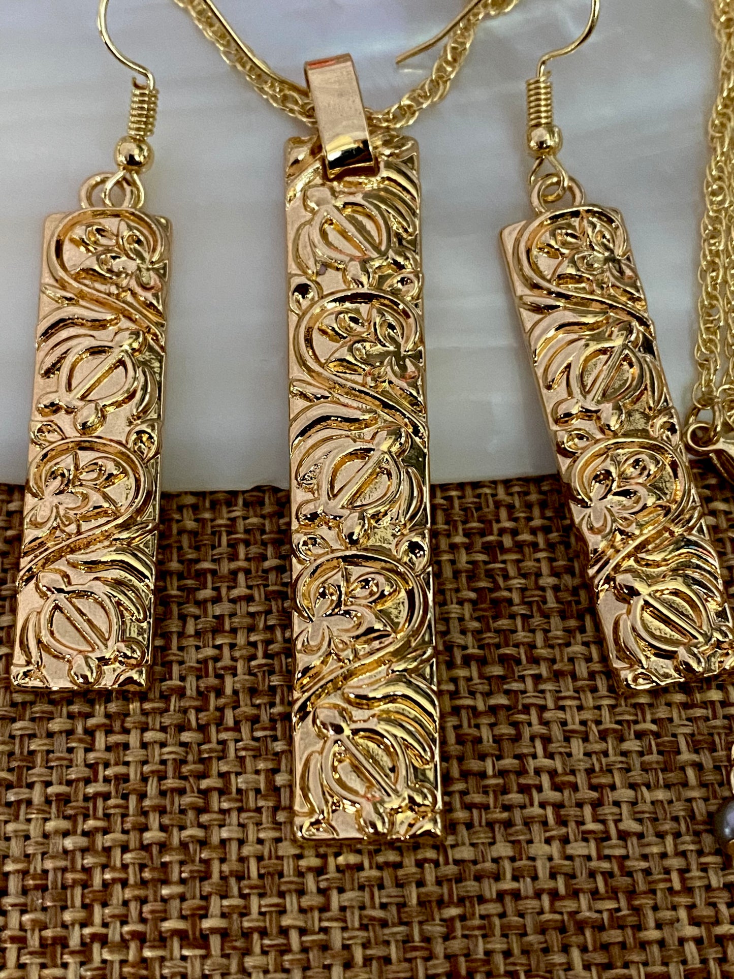 Turtle Design Necklace Set