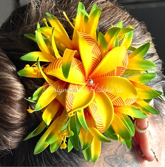 Spider Lily Clip