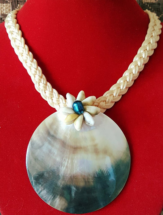 TAHITIAN STYLE MOP NECKLACE