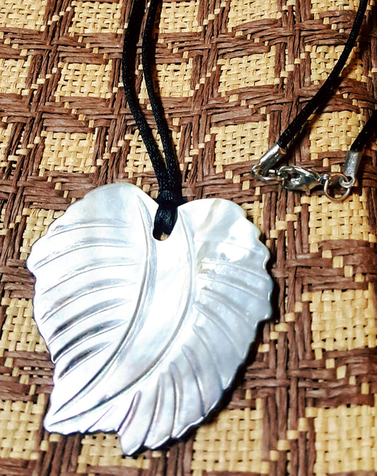 MOP LEAF NECKLACE