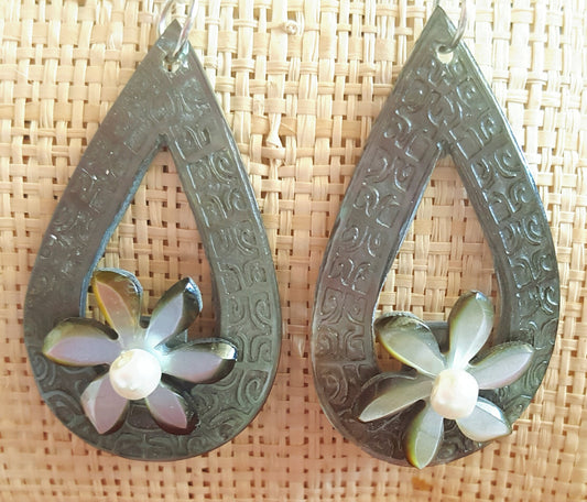 TEARDROP MOTHER OF PEARL EARRINGS