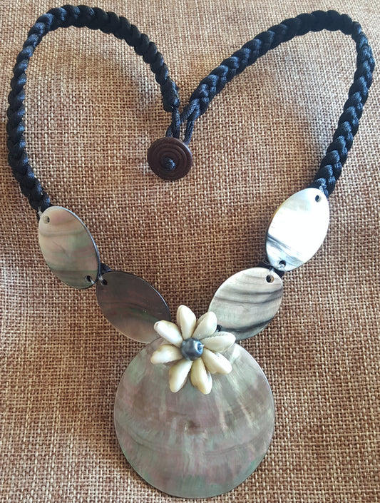 Mother of pearl Necklace