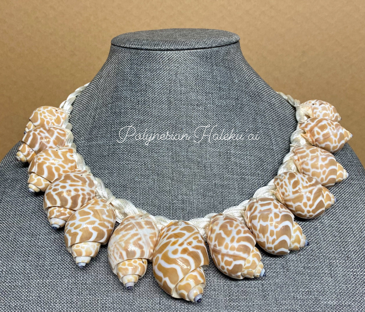 Pule Shell Necklace Set