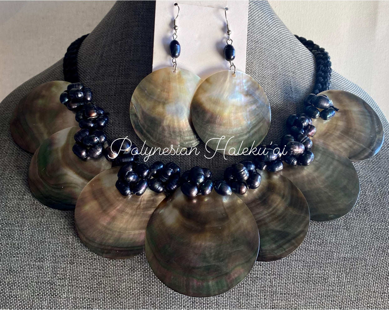 A set of pearls shop